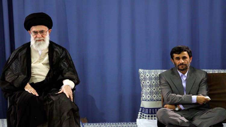 خامنئي يدعو نجاد إلى عدم الترشح للانتخابات الرئاسية المقبلة