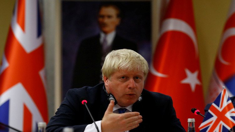 جونسون يصف قصيدة هاجم فيها أردوغان بـ"التفاهة"