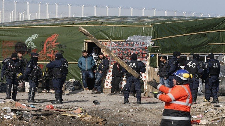 صدامات بين الأمن الفرنسي ونشطاء في مخيم "كاليه"