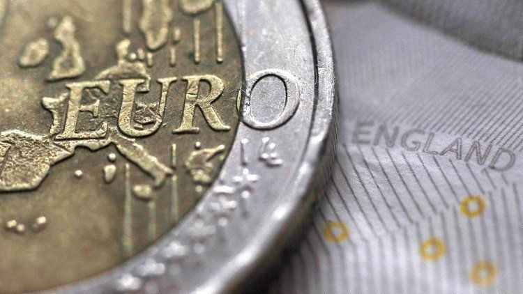 الإسترليني عند أدنى مستوى في 3 سنوات 