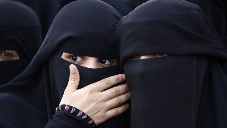 النرويج تعتزم منع الطالبات من ارتداء النقاب