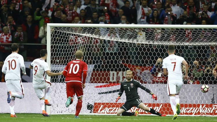 ليفاندوفسكي يقود بولندا للانتصار على الدنمارك