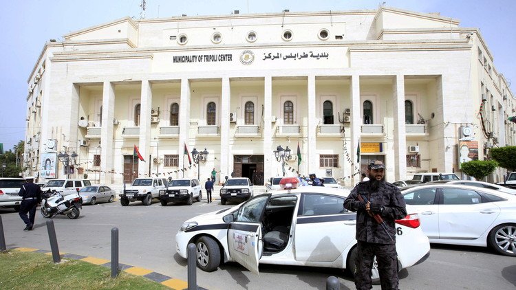 ليبيا.. حكومة الإنقاذ تسيطر على طرابلس وتمد يد الحوار إلى الشرق