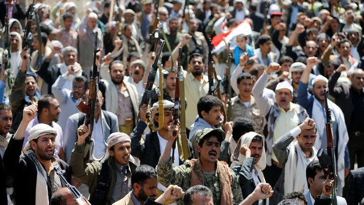 مسؤولون أمريكيون يؤكدون والسلطنة تنفي.. عمليات تهريب للأسلحة إلى اليمن عبر عُمان