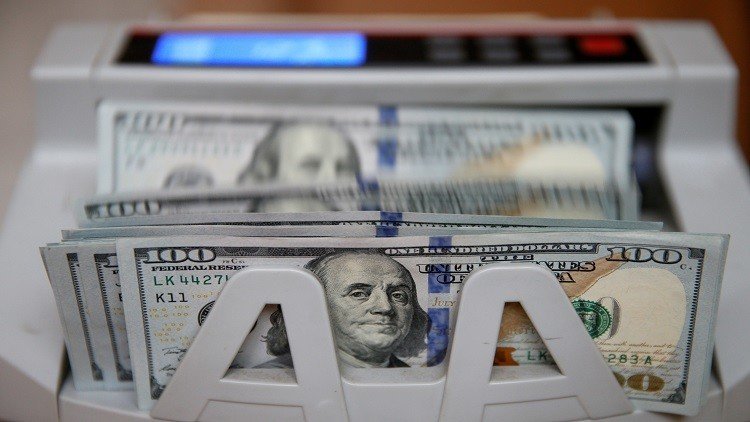 الدولار يتعافى بعد صدمة الرسائل الإلكترونية لهيلاري كلينتون