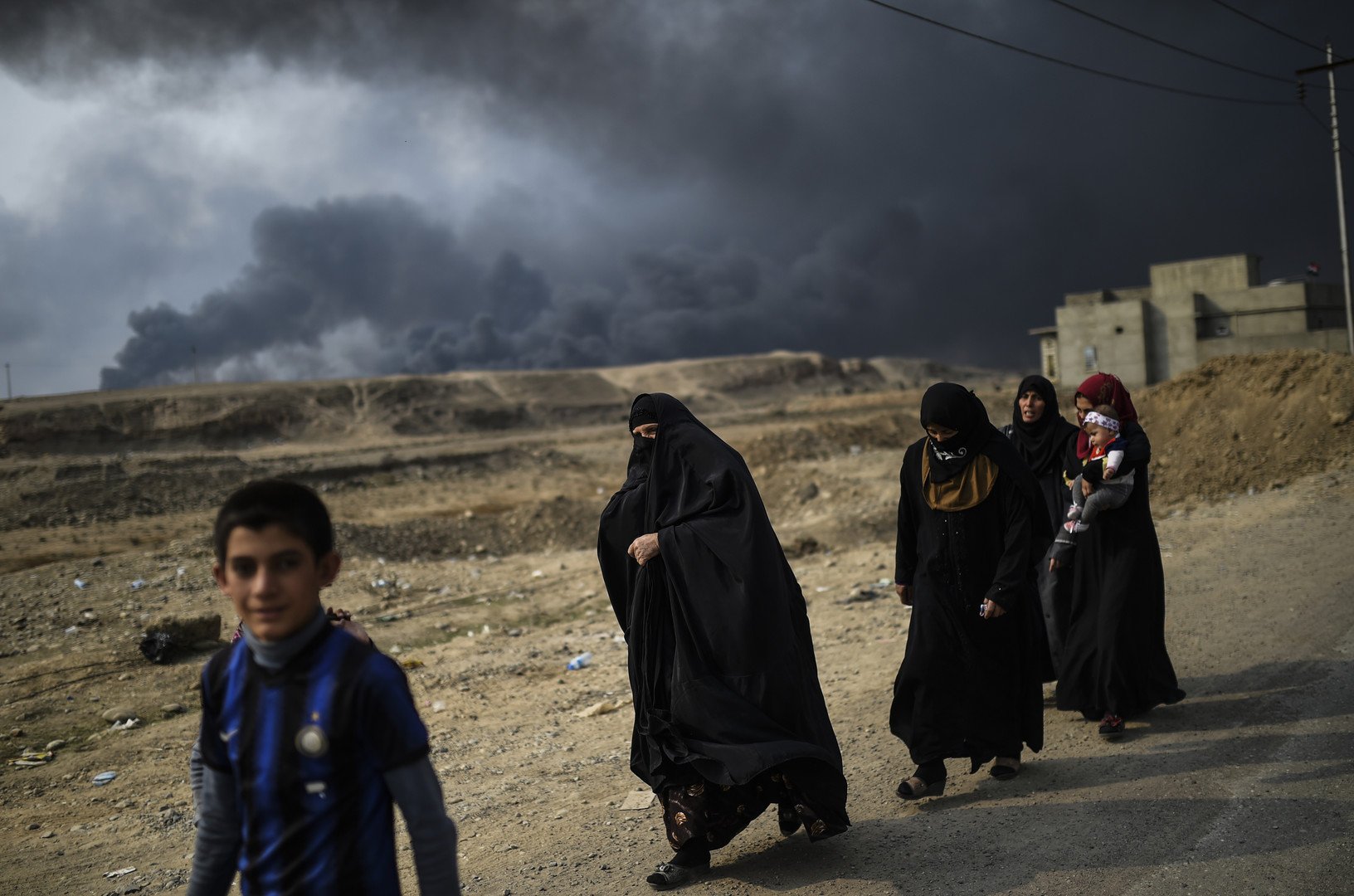 مدنيو الموصل يغادرون المدينة إلى المناطق الخاضعة لسيطرة القوات الحكومية - منطقة القيارة