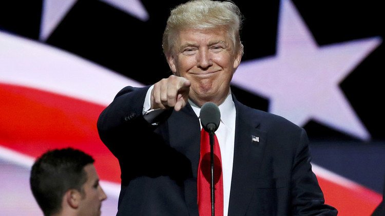 ترامب: سأكون رئيسا لكل الأمريكيين وكلينتون هنأتني