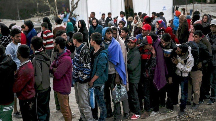 السويد تمدد العمل بالقيود التي فرضتها على دخول اللاجئين