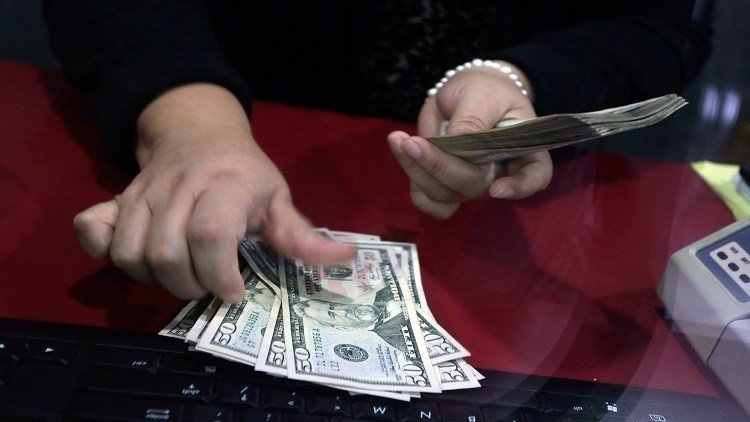 الدولار عند أعلى مستوى في 11 شهرا