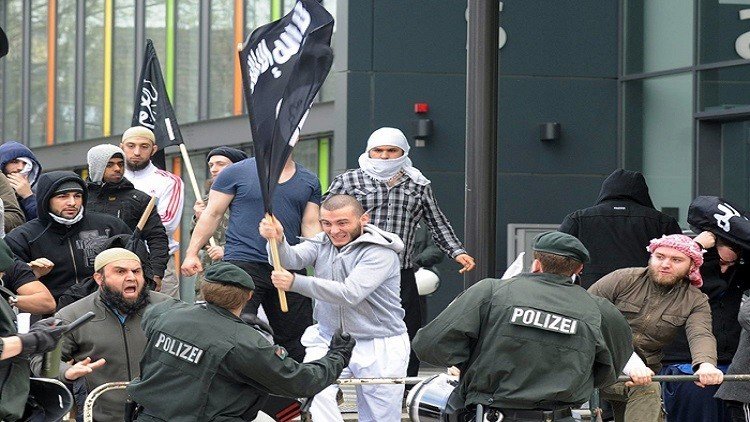 انتحاريون تحت ستار اللاجئين 