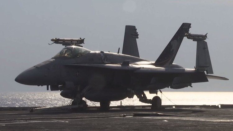 فيديو من على متن سفينة "USS Dwight D. Eisenhower" الأمريكية من الخليج العربي