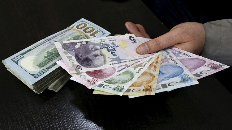 المركزي التركي يرفع سعر الفائدة الرئيسي والليرة تتراجع 