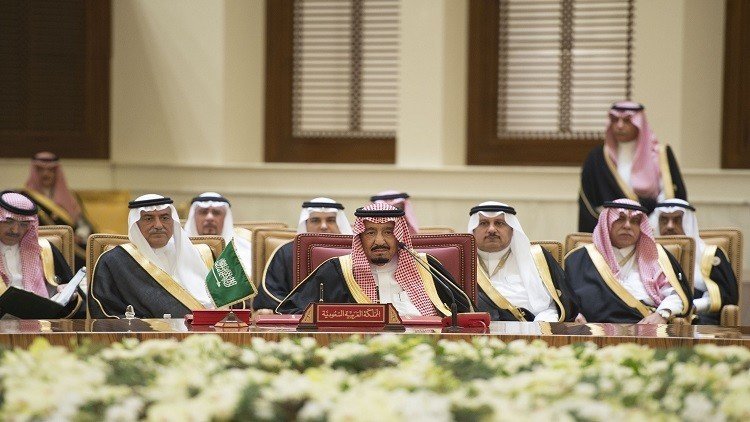 الملك سلمان يدعو إلى حل سياسي في سوريا