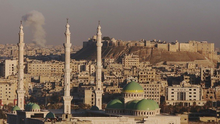 الجيش السوري يخترق حلب القديمة والمسلحون ينسحبون إلى جنوب المدينة 