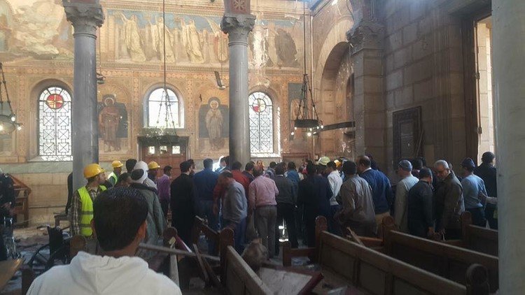 اللقطات الأولى  للتفجير في محيط الكاتدرائية المرقسية بالقاهرة