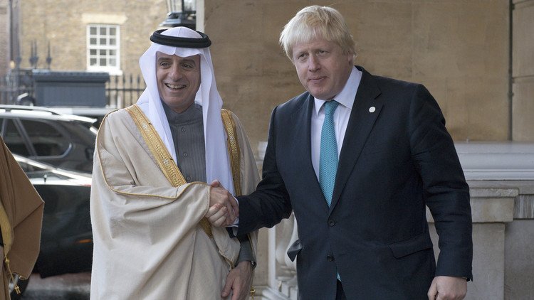 الجبير يدافع عن جونسون بعد تهجمه على السعودية
