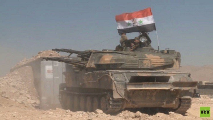 التلفزيون السوري نقلا عن مصدر عسكري ينفي أنباء سيطرة "داعش" على مطار التيفور 