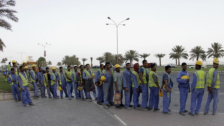 قطر تساعد العمال ضحايا الانتهاكات على العودة إلى بلدانهم 