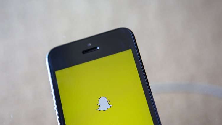 سناب شات يتيح التحدث مع 16 شخصا في الآن ذاته
