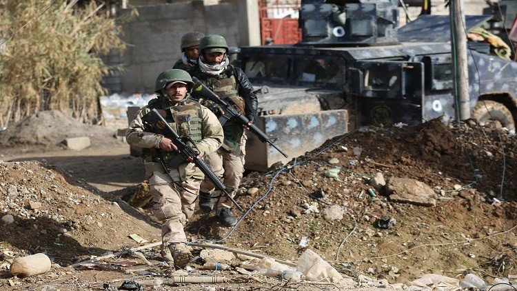 المئات يفرون من مناطق القتال في الموصل