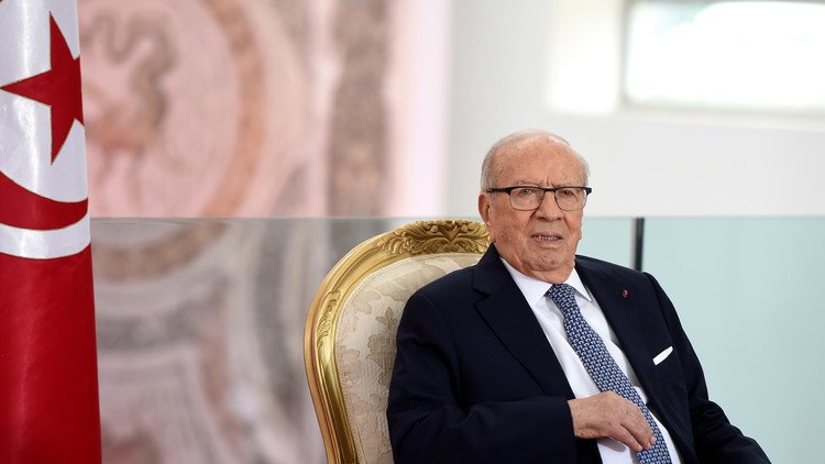 السبسي يعد التونسيين بعام أفضل مما سبقه