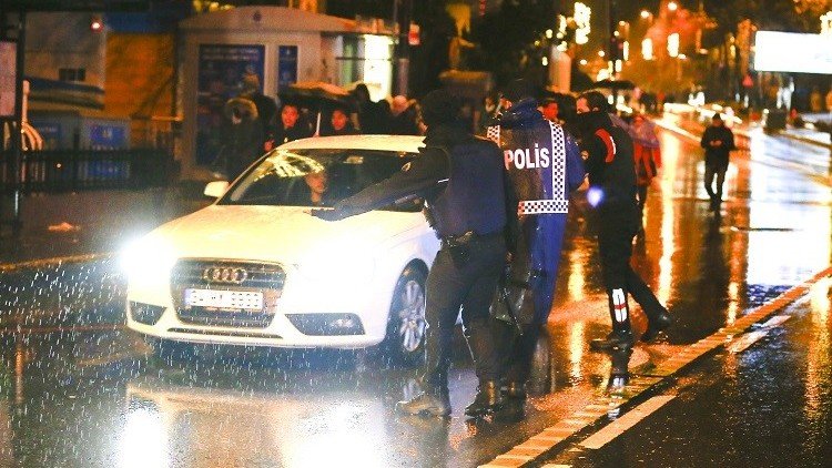 شرطة اسطنبول تستجوب سائق سيارة أجرة نقل منفذ هجوم رأس السنة