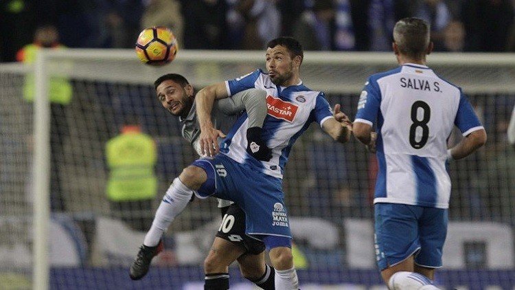 إسبانيول وديبورتيفو لاكورونيا يكتفيان بالتعادل في الليغا