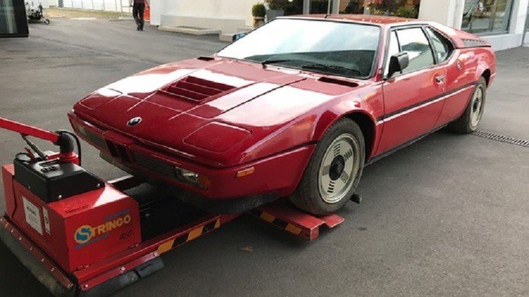 العثور على سيارة "BMW" خارقة في كراج صدفة