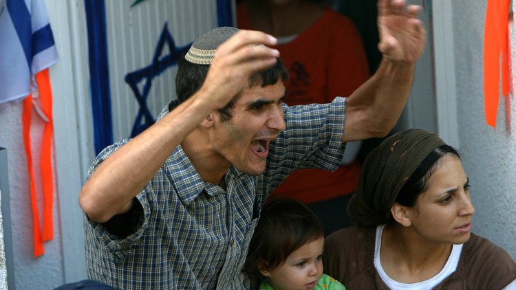 مستوطنون يحطمون سيارات الفلسطينيين بشمال الضفة الغربية