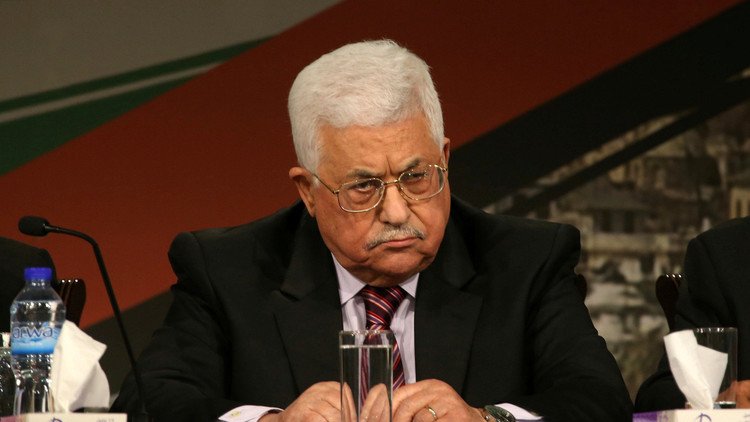 عباس يحذر ترامب من آثار مدمرة ويستعين بالزعماء الآخرين