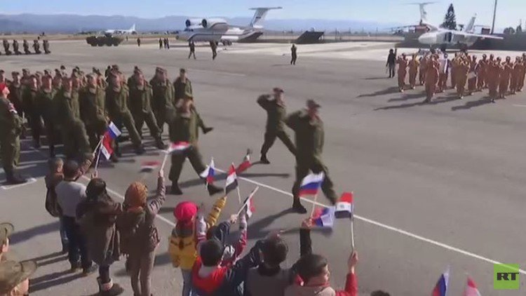 شاهد بالفيديو مراسم وداع قاذفات "سو-24" الروسية من قاعدة حميميم في اللاذقية