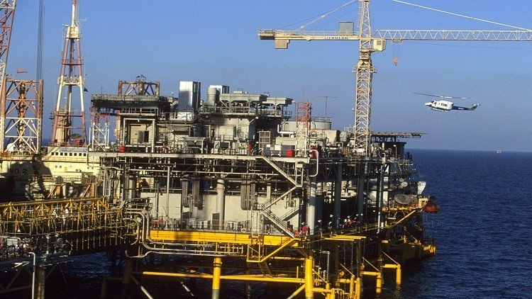 النفط ينخفض بفعل أنباء من الولايات المتحدة 