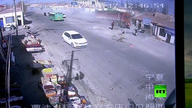 مقتل 5 أشخاص في اقتحام شاحنة بسرعة خيالية لمنازل في الصين