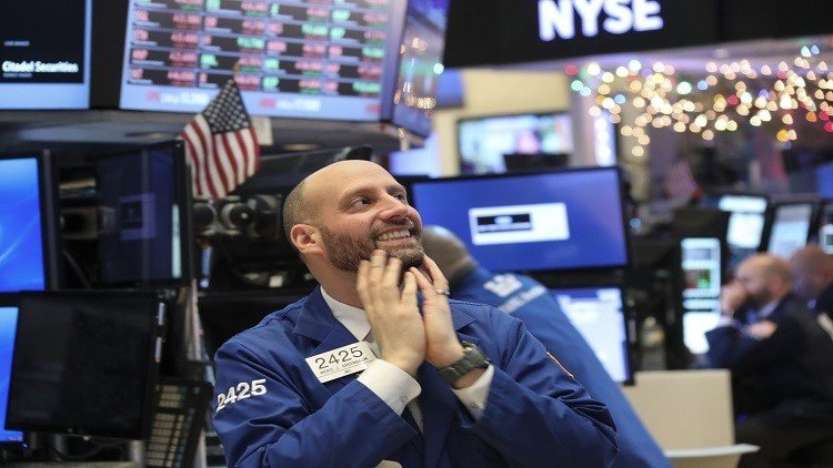 وول ستريت تغلق مرتفعة بعد تنصيب ترامب