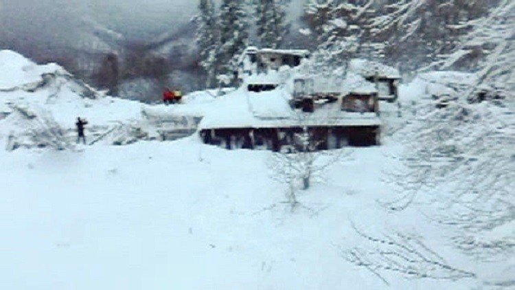 23 شخصا لازالوا مفقودين بعد انهيار الثلوج على فندق بوسط إيطاليا