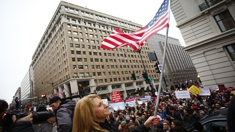 هجرة أول سيدة أمريكية إلى أوروبا هربا من ترامب