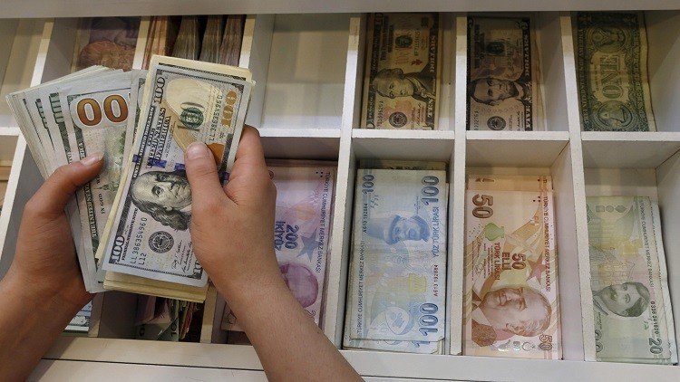 الليرة التركية تهبط بعد رفع سعر الإقراض 