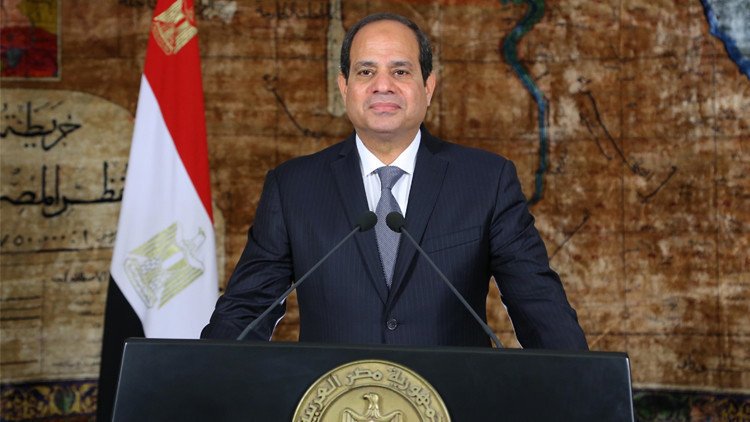 السيسي ممازحا شيخ الأزهر.. "تعبتني يا فضيلة الإمام"