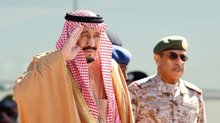 العاهل السعودي يدشن مقاتلة "إف 15" المتطورة