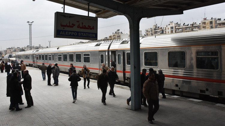 القطار بين شرق حلب وغربها يستأنف نشاطه