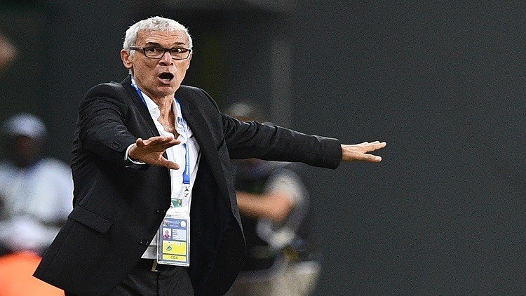 بالفيديو.. الكشف عن سر بصقة لاعب غانا على مدرب الفراعنة