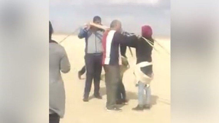 سقوط مروع لفتاتين من المظلة "البراشوت" في مصر!