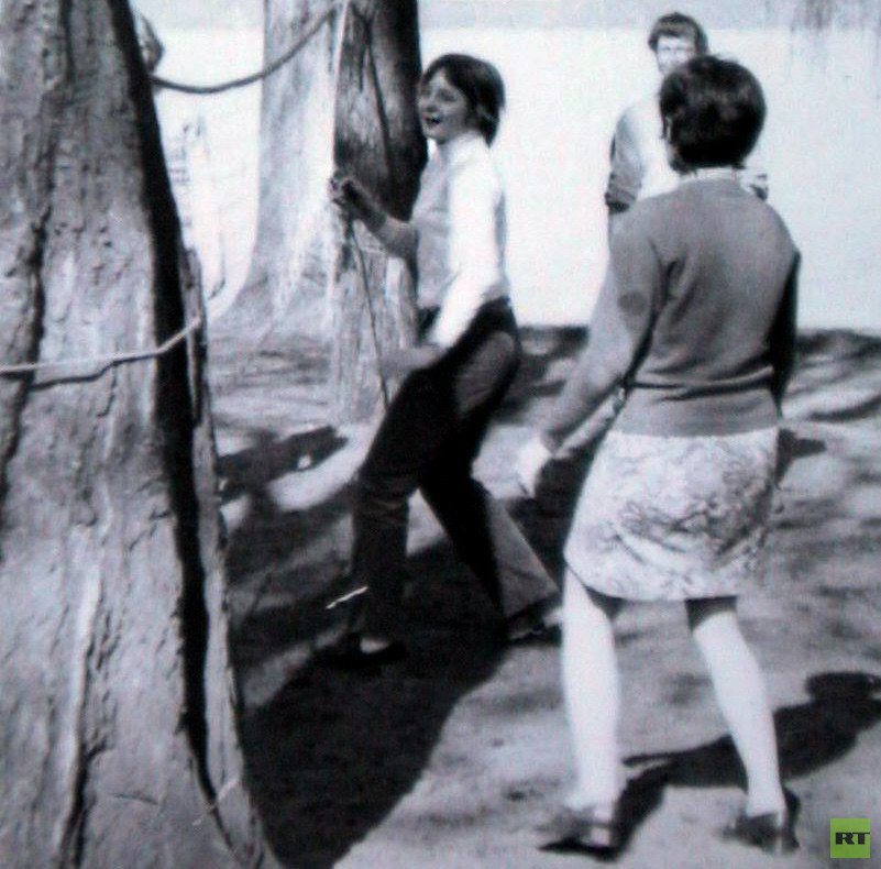 المستشارة الألمانية أنغيلا ميركل تلعب كرة الطائرة عام 1973