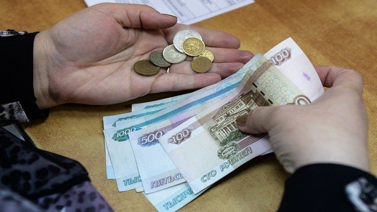 لليوم الثاني.. الدولار يتراجع أمام الروبل 