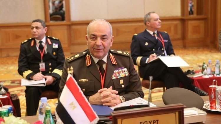 رئيس الأركان المصري يبحث في لندن خطر "داعش"