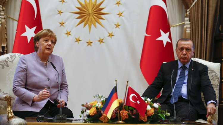 أردوغان يرفض استخدام ميركل عبارة "الإرهاب الإسلامي"