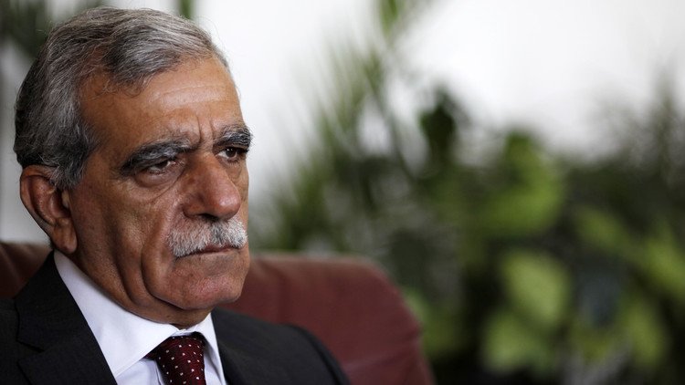 محكمة تركية تأمر بالإفراج عن مسؤول كردي