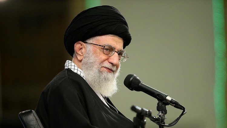 خامنئي يتوعد بالرد على ترامب يوم الجمعة