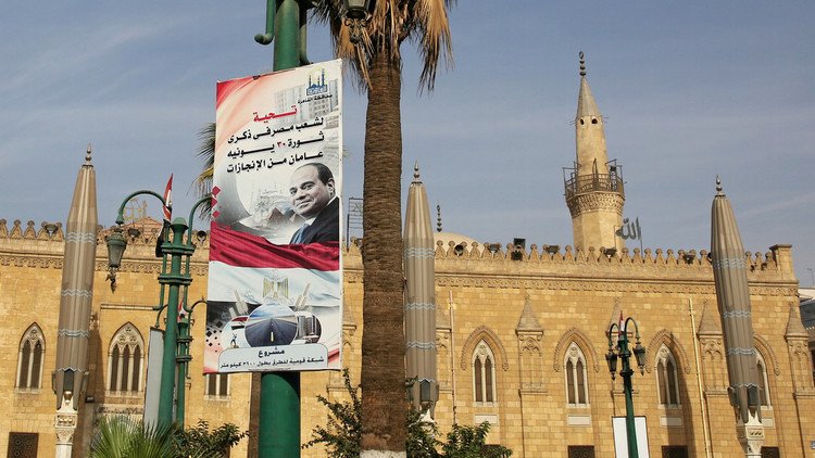 السيسي: الأزهر منارة للفكر الإسلامي المعتدل