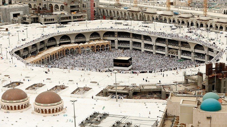 أداء مناسك العمرة حلم صعب المنال